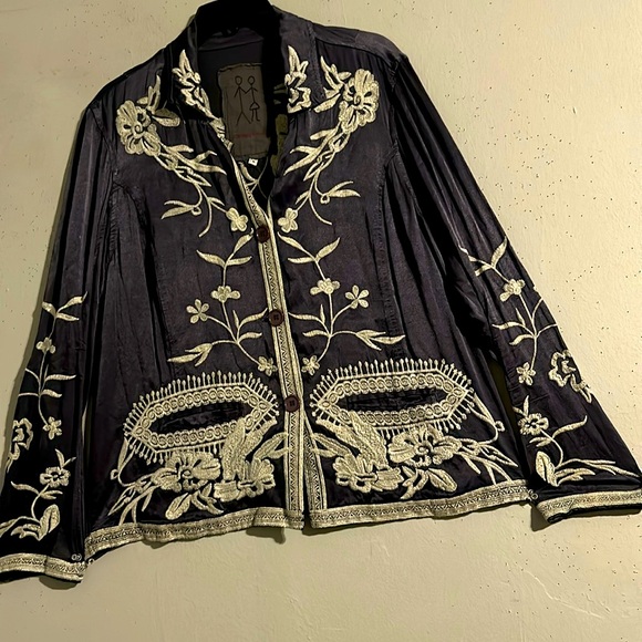 Johnny Was jacket with embroidery front and back 2 pockets to the front - Picture 3 of 8